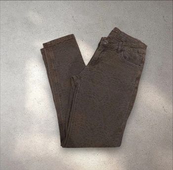 Jean marron à motifs texturés taille 40