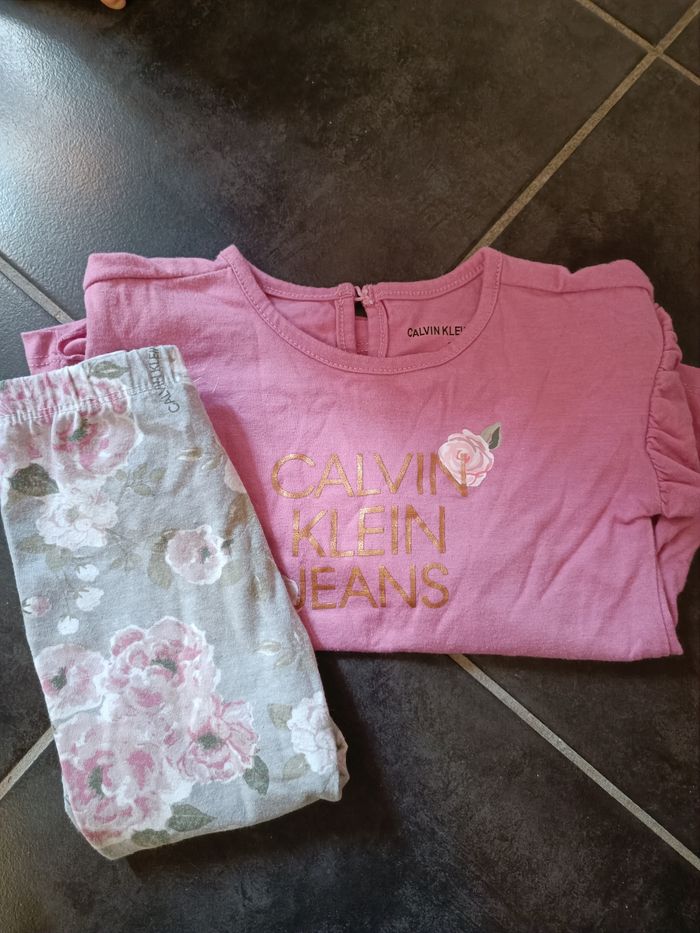 Ensemble Calvin Klein 24 mois