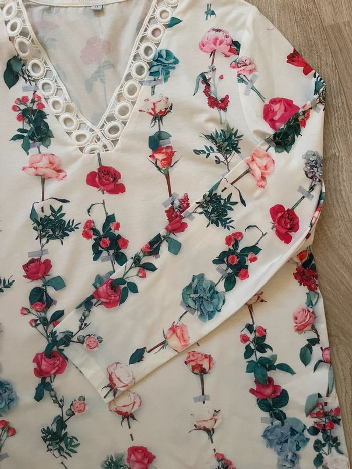 Chemisier blanc avec fleurs - photo numéro 3