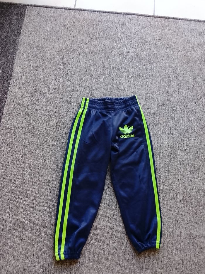 Bas de jogging Adidas pour enfants Taille 92 - photo numéro 2