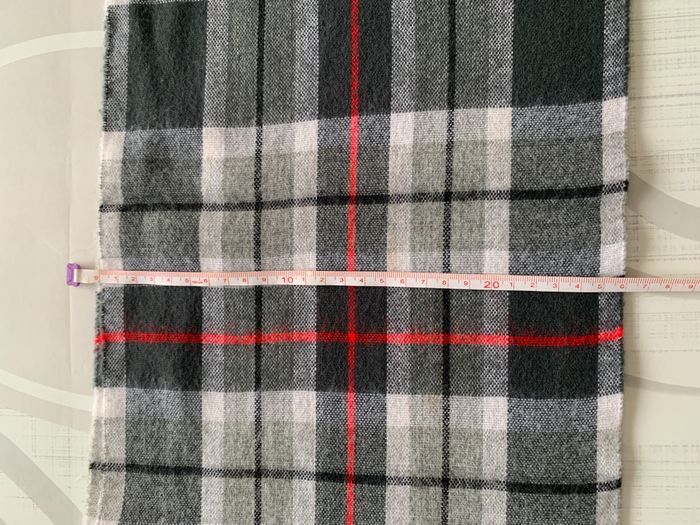 Echarpe grise à motifs quadrillés - photo numéro 4