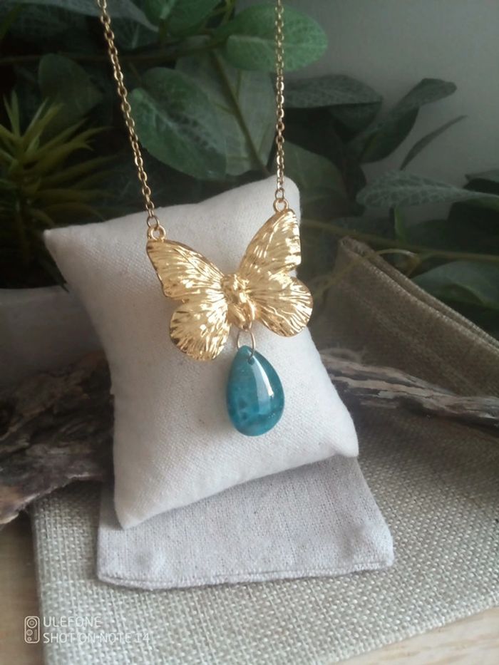 Collier femme papillon pierre naturelle d'apatite
