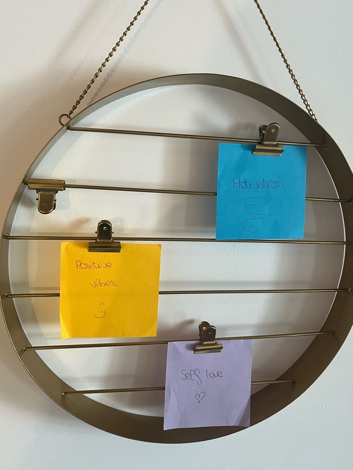 Pèle mêle porte photos métal doré chaînette et pinces Hema TBE 🎞️ - photo numéro 3