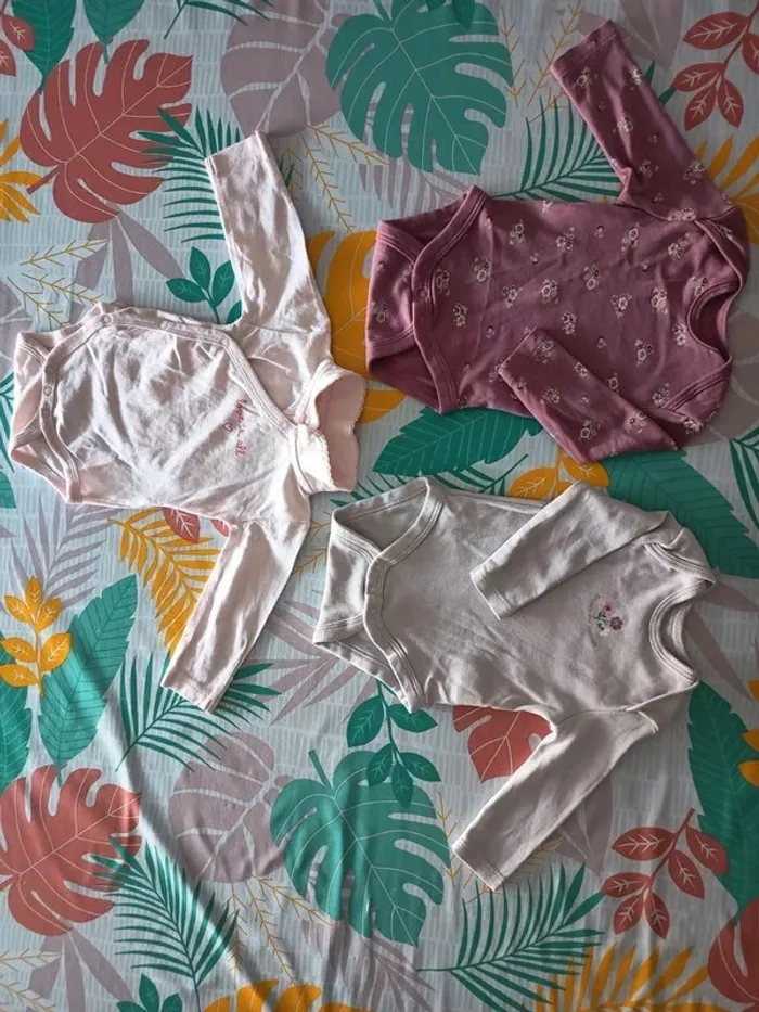 Bodies Bodys bébé fille très bon état 0 mois naissance