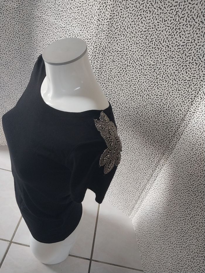t-shirt noir cache cache perlé épaules – taille 36/38 - photo numéro 2