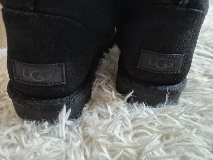 UGG noire - Taille 40 - Neuve - photo numéro 5