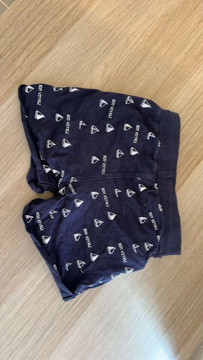 short 12 mois tres bonne etat