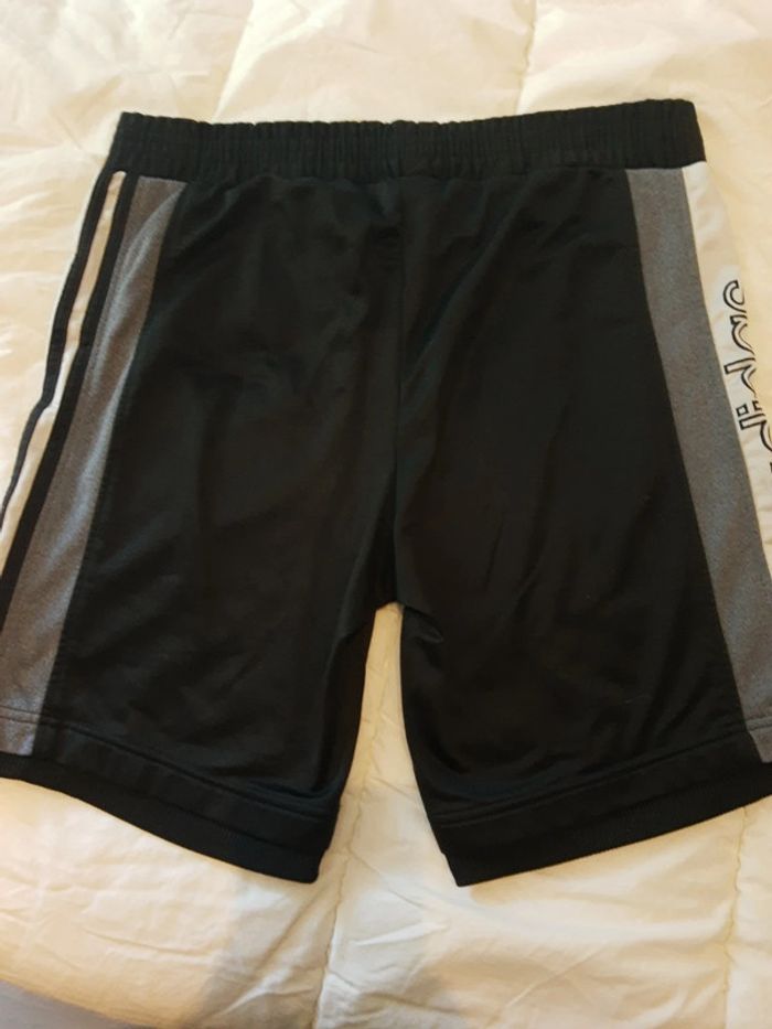 Short long Adidas Vintage taille 40 - photo numéro 4