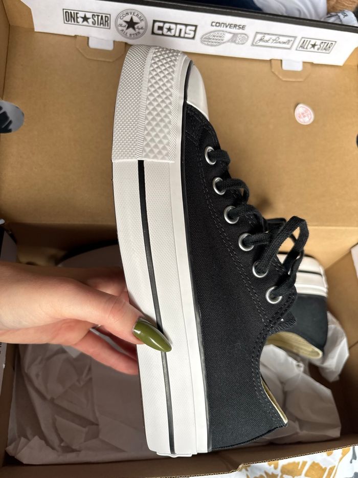 Converse basses noires et blanches – Taille 38 - photo numéro 3
