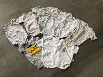 Lot 9 bodys manches courtes 1 mois