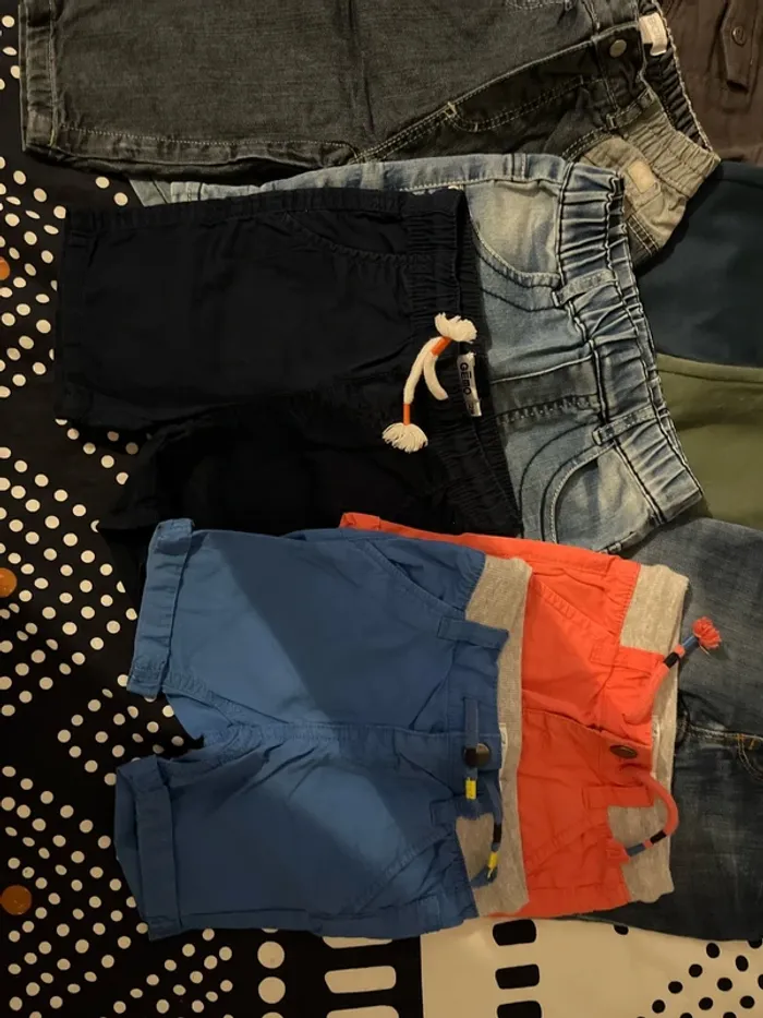 Lot 11 pantalon/short 12 mois - photo numéro 2