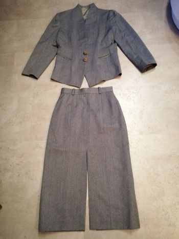 Tailleur jupe et veste gris Taille 36/38 Fait par une couturière
