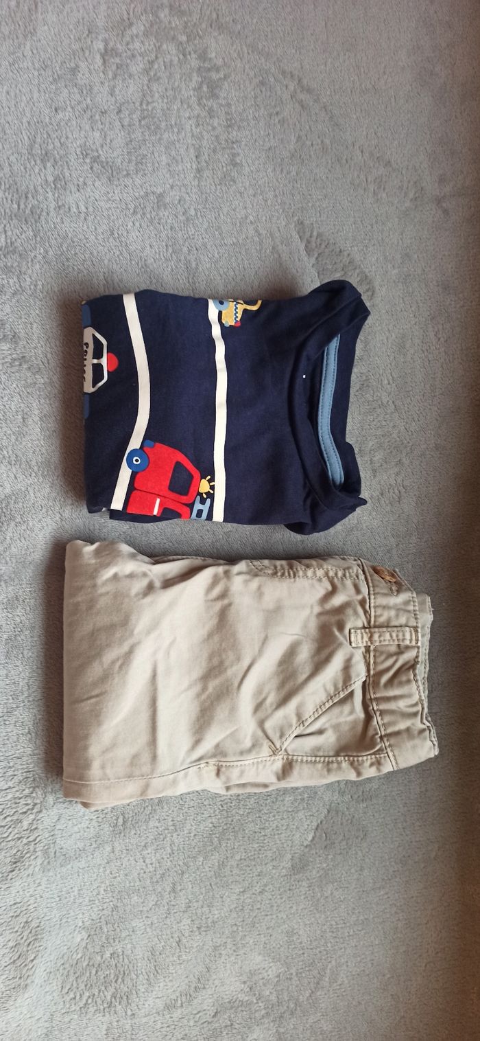 Lot pantalon et tee shirt