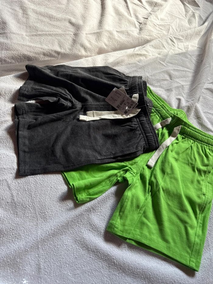 Lit de 2 shorts neufs avec étiquette taille 6 ans - photo numéro 2