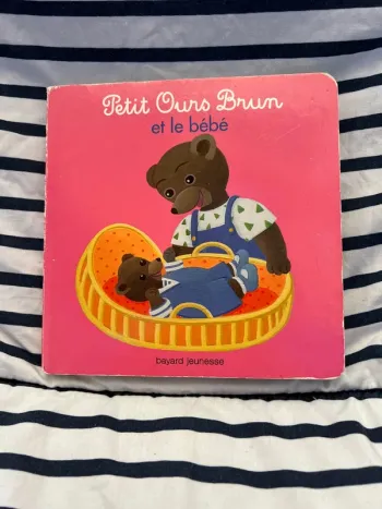 Petit Ours Brun et le bébé