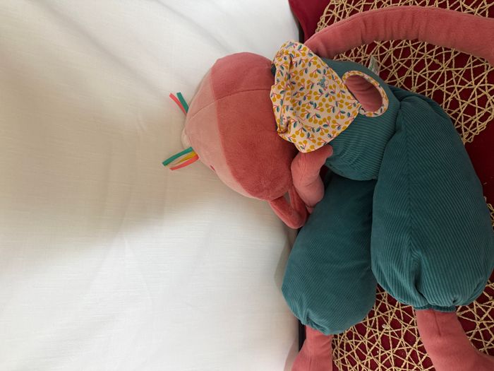 Grand chat des découvertes LILLIPUTIENS Une peluche géante 5-en-1 à la fois décorative, sensorielle - photo numéro 7