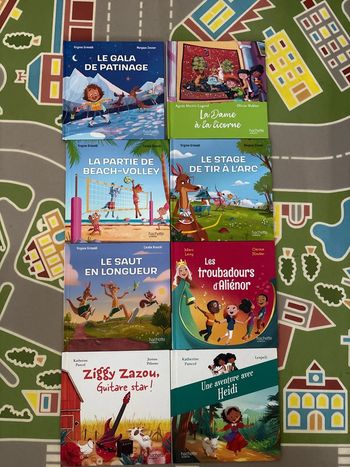 Lot de 8 livres Hachette