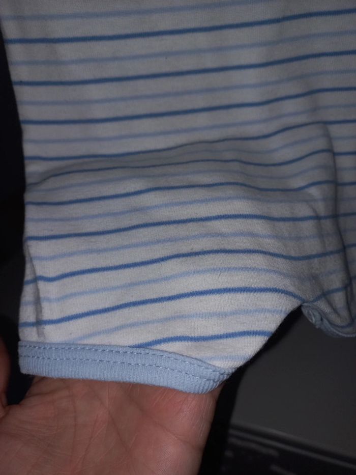 Lot 2 bodies sans manches garçon excellent état taille 6 mois - photo numéro 12