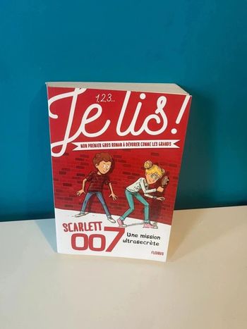 Livre mon premier gros roman Scarlett 007 une mission ultra secrète