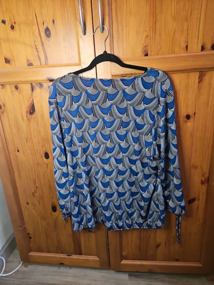 Belle tunique taille 5 - photo numéro 4