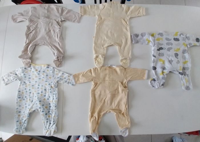Pyjamas légers/été 1 pièce 1 mois - photo numéro 2