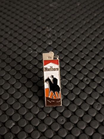 Pin's Briquet Marlboro cowboy