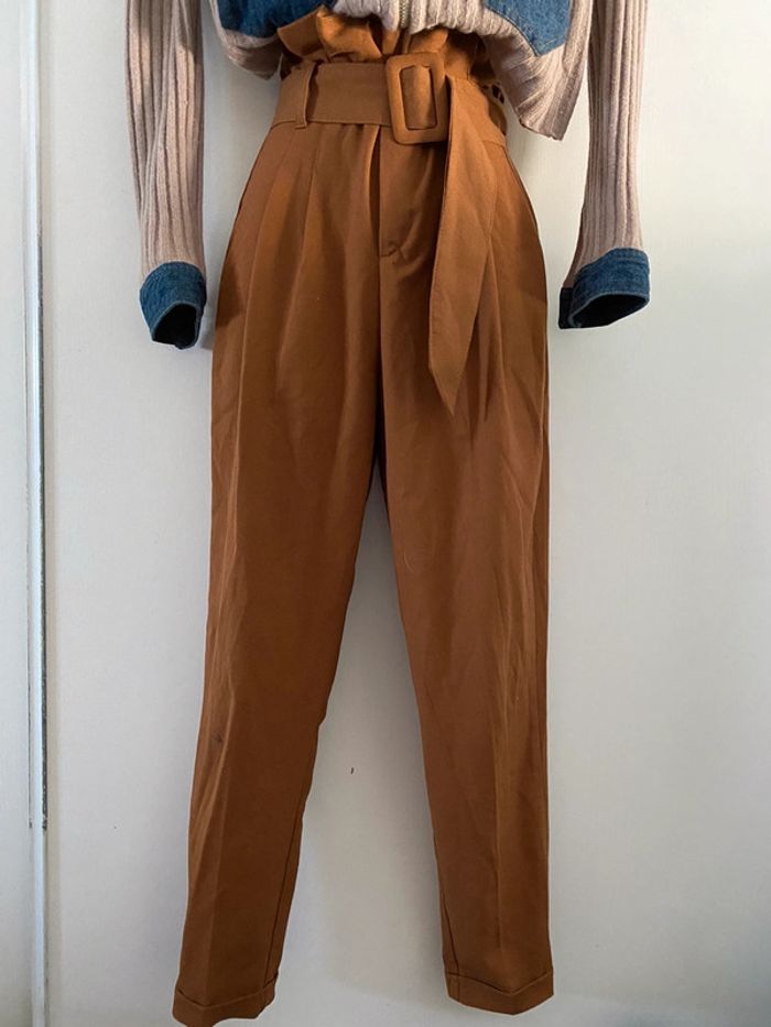Bershka pantalon t 32  taille haute entre  marron moutarde des photos représentent bien la couleur - photo numéro 13