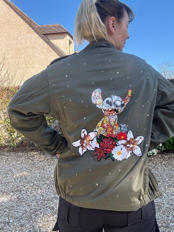 Veste Disney Stitch personnalisée 🌺 fleurs & strass – Taille L – pièce unique