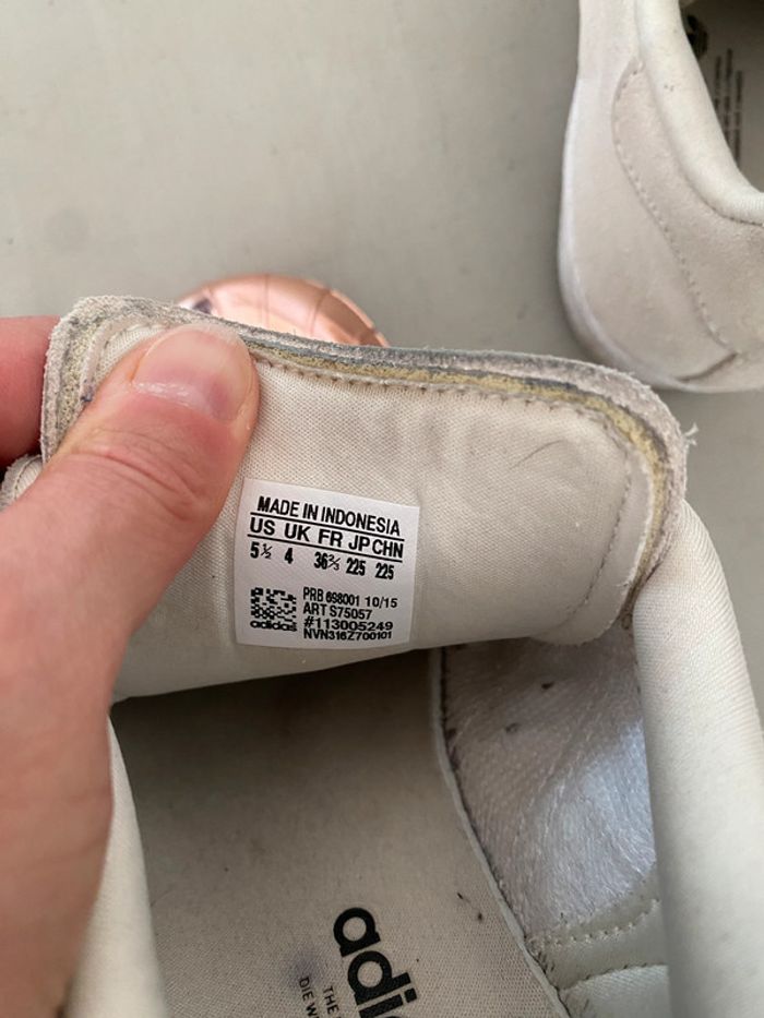 Baskets Adidas Superstar taille 36,5 blanche crème et rose - photo numéro 6