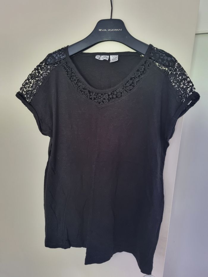 T-shirt épaules crochet