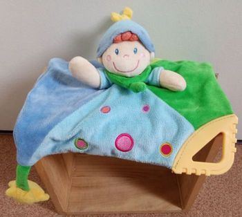 Doudou mouchoir lutin garçon mot d'enfants anneaux de dentition, nuage, bleu, vert, jaune, broderie ronds