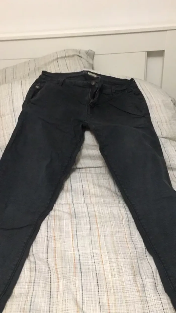 Jean pull and béer taille 40 ( taille petit )