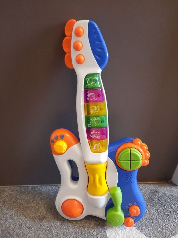 Guitare électronique bébé