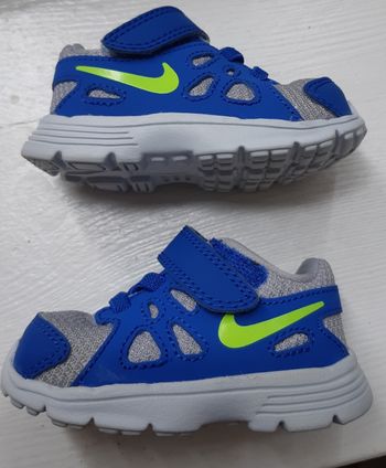 Baskets Nike garçon neuve T 18