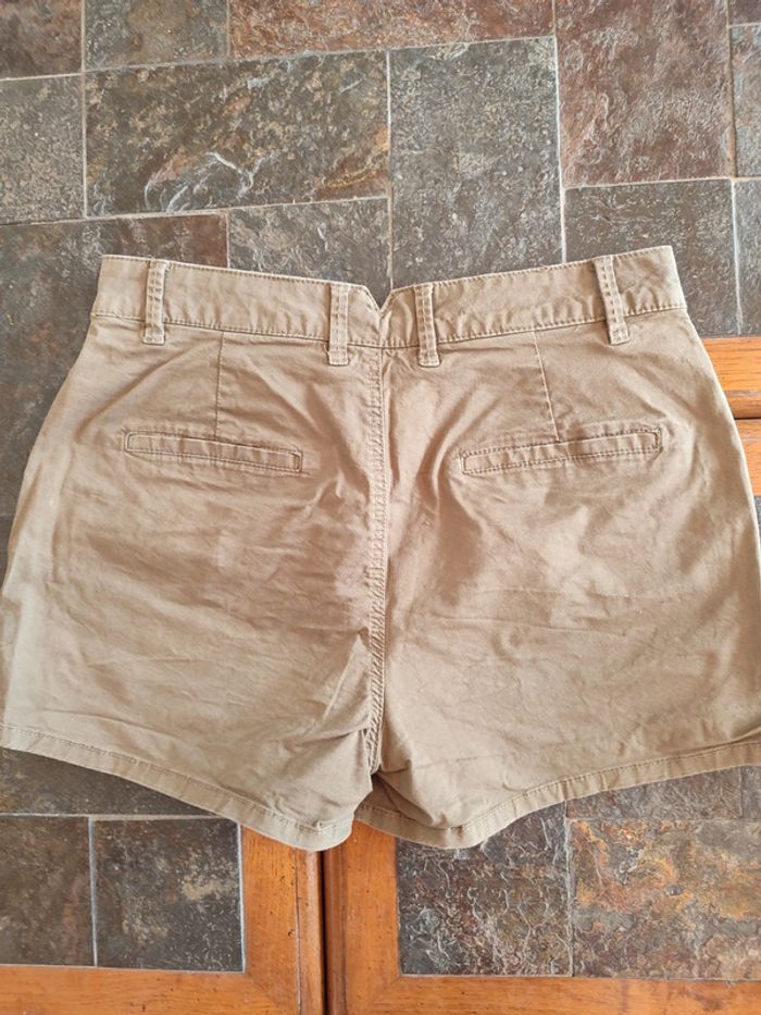 Short kaki - photo numéro 4