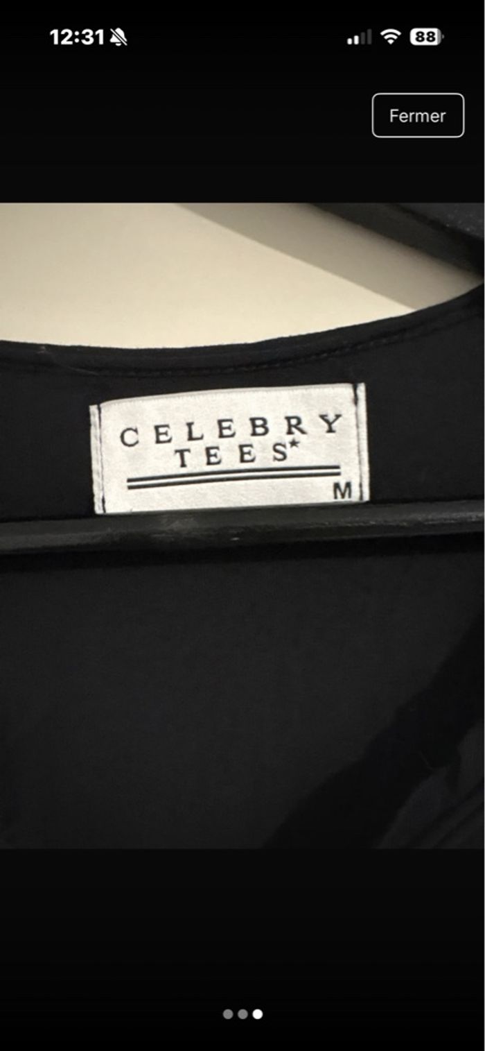Celebry Tees Type T-shirt manches courtes. Unisexe Col en V Couleur noire M / 38 / 10 • Très bon état • BEST