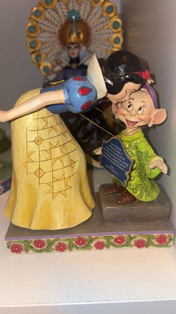 Figurine blanche neige 