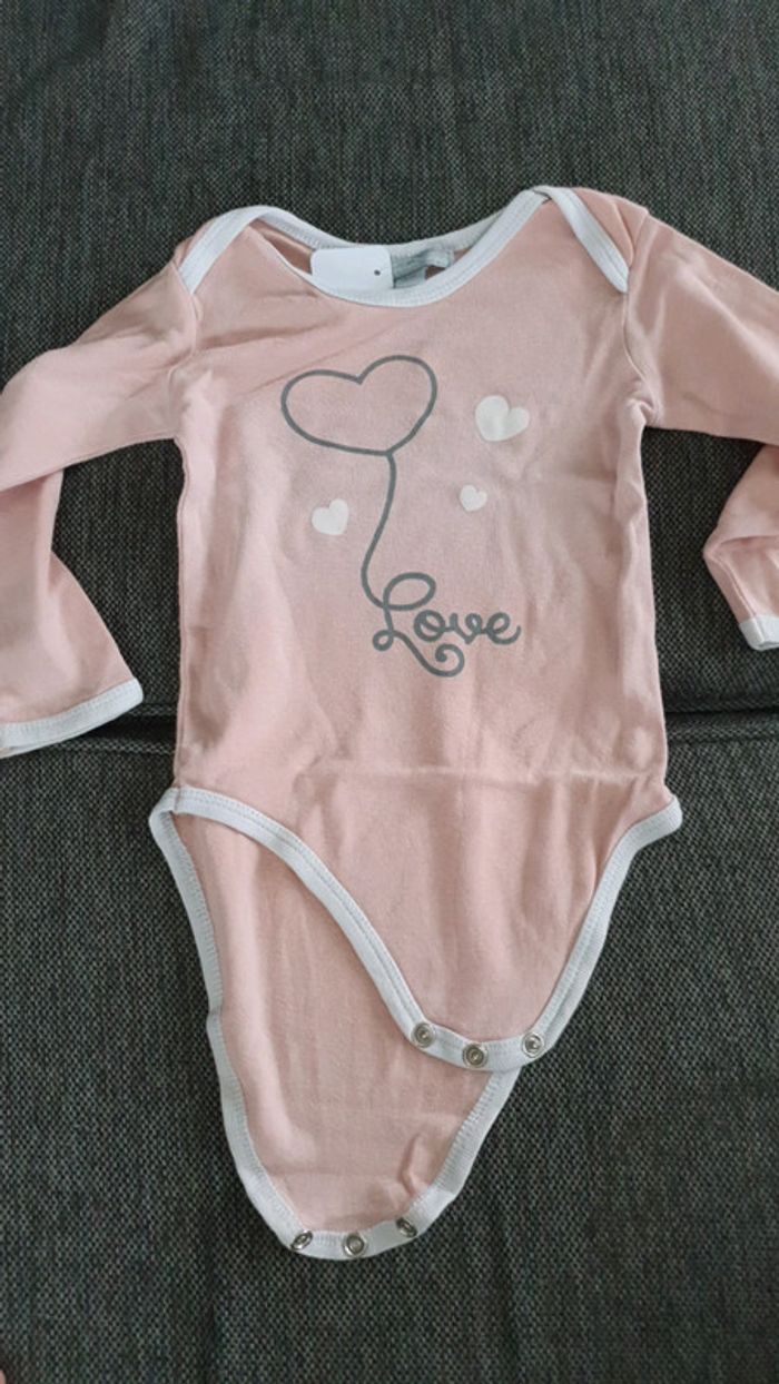 Lot de 7 bodies ML et MC 18 mois - photo numéro 3