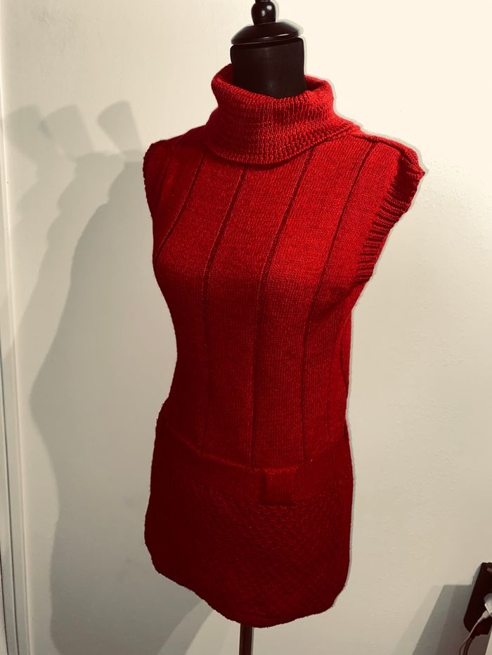 Pull sans manches rouges