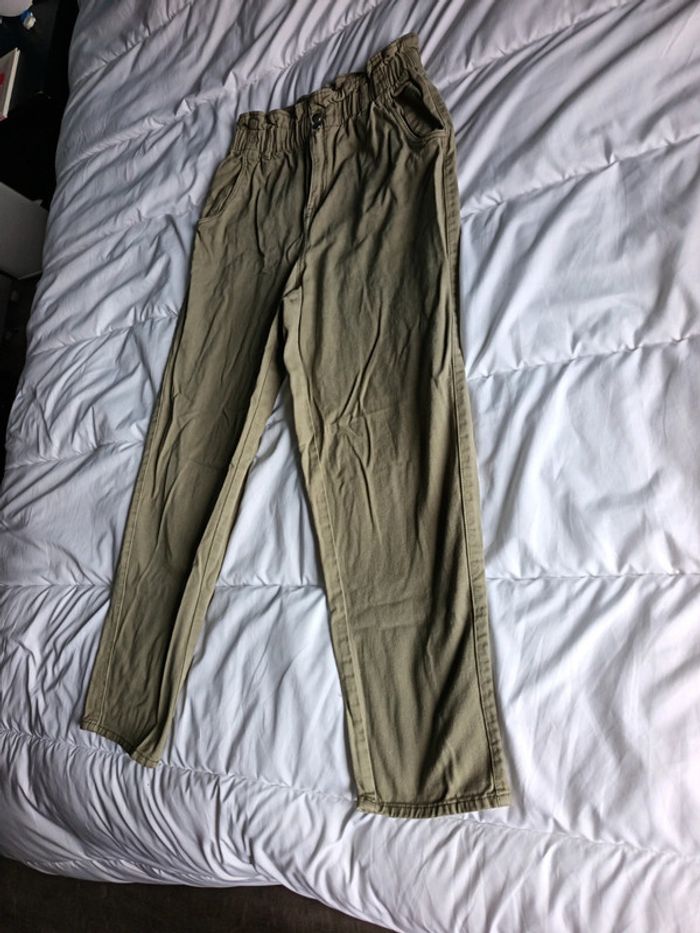 Pantalon femme taille 40 H et M couleur kaki très bonne - photo numéro 2