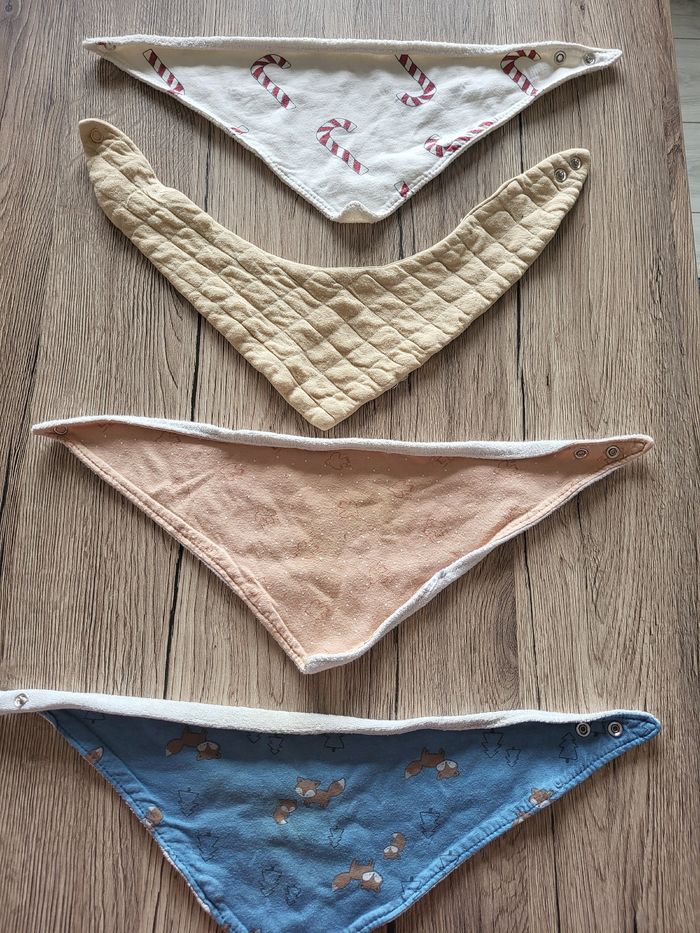 Bavoirs foulard lots