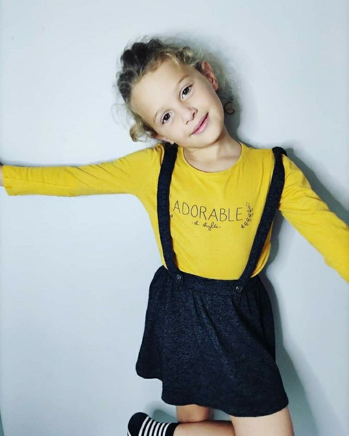 6 ans fille ensemble jupe a bretelles et Teeshirt