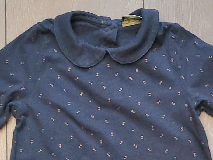 Maillot gris avec motif coeur or. Fille 18 mois. Marque Tape à l'oeil - photo numéro 2