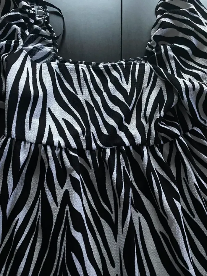 Robe zèbre neuve Primark T42 - photo numéro 3