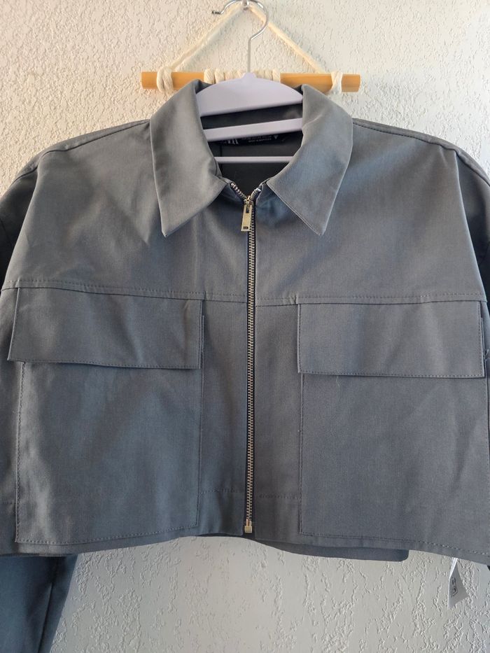 Jolie chemise/veste croptop grise neuve Zara taille xs - photo numéro 3