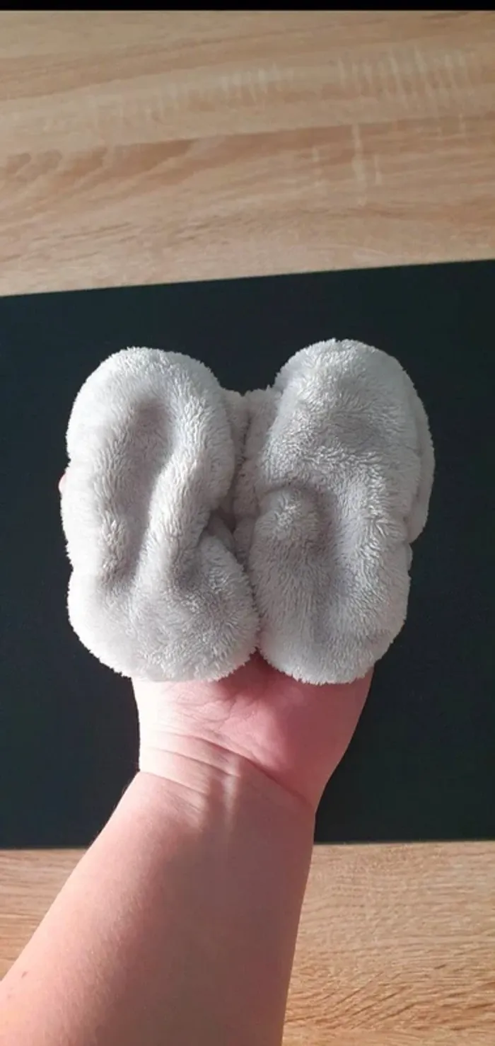 Lot de 2 paires de chaussons et 1 paire chaussure 3-6 mois - photo numéro 5