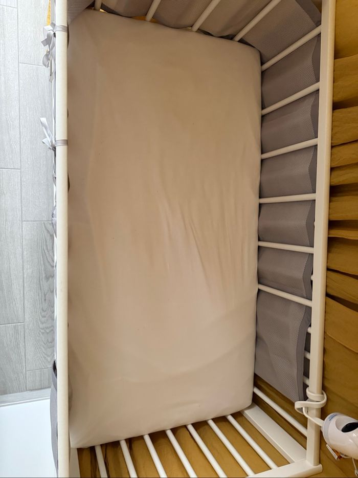 Lit à barreaux blanc en bois - photo numéro 2