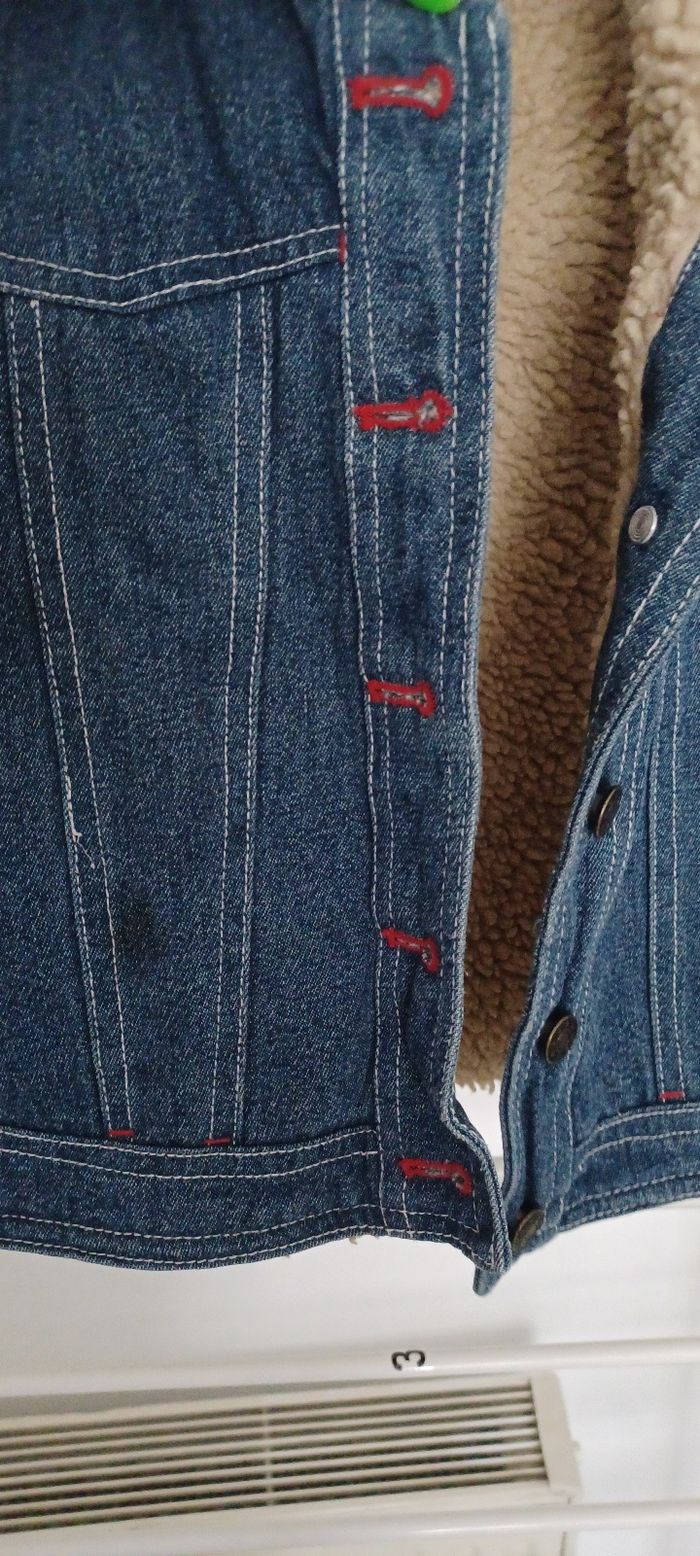 Très jolie veste jeans sans manches fille T 8 ans - photo numéro 2