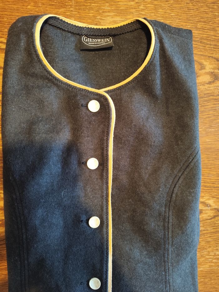 Veste Giesswein en laine - style autrichien - très bon état - photo numéro 3
