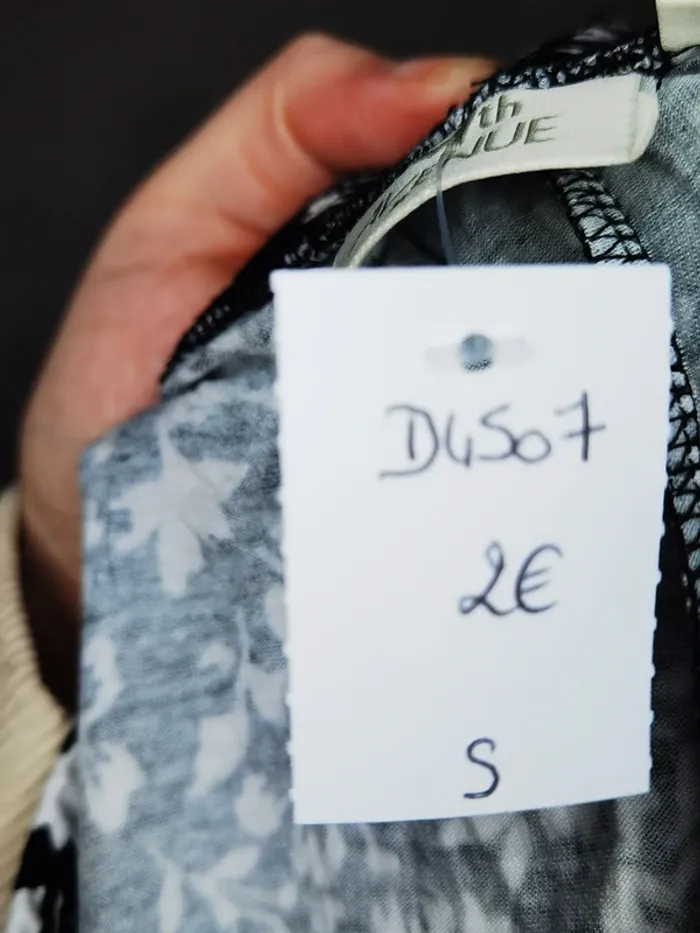 D4507 - short femme taille S - photo numéro 3